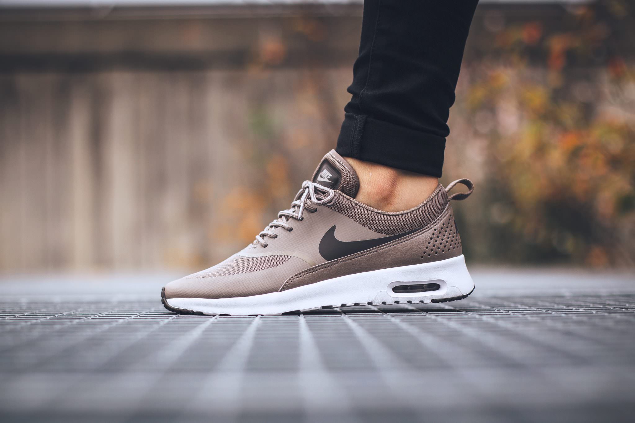 air max thea gris et rose